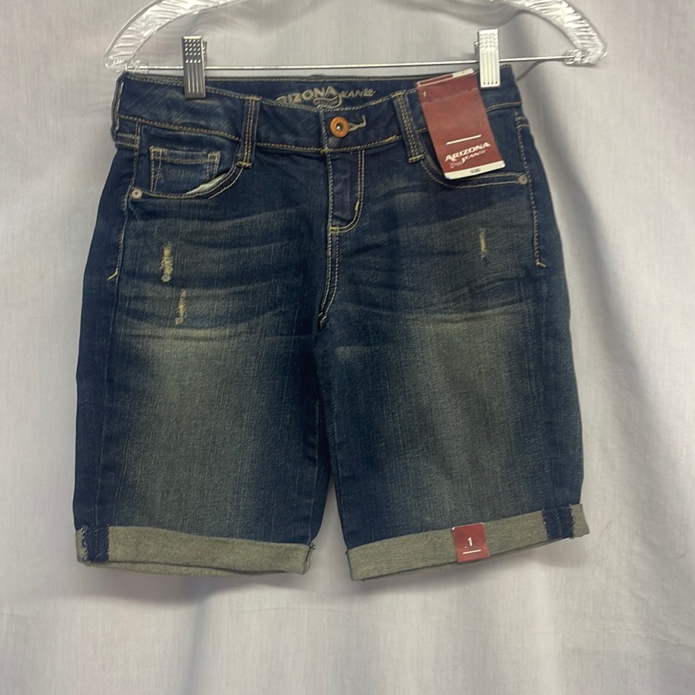 Arizona Jeans Co knee length Shorts size 1
